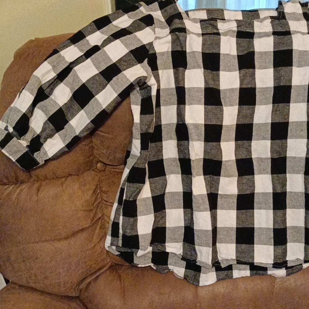 Woman's Time and Tru Shirt